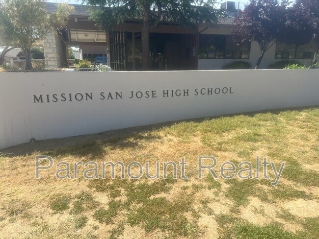 Building Photo - 600 Praderia Cir