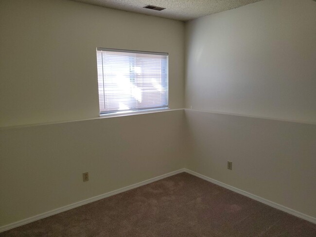 Building Photo - 4075 Dolphin Cir