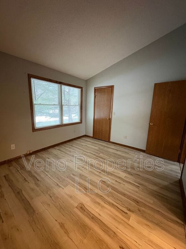 Building Photo - 8 Redcoat Ct