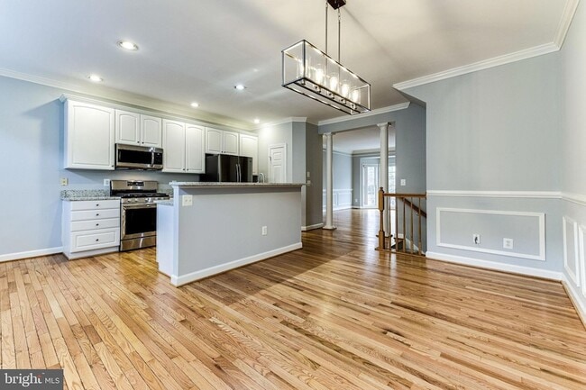 Building Photo - 953 Harrison Cir