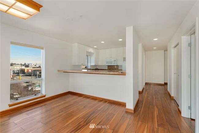 Living Room - 321 10th Ave S