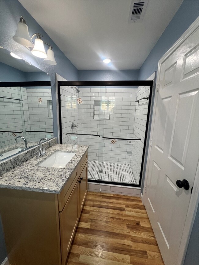 Building Photo - 7613 Lady St