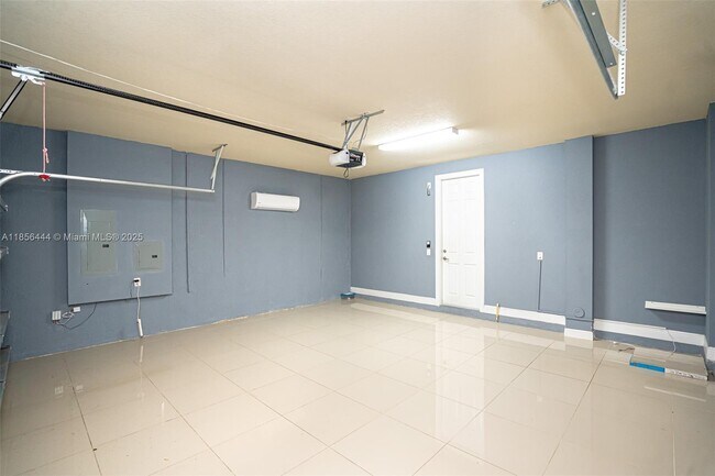 Building Photo - 9942 NW 86th Terrace