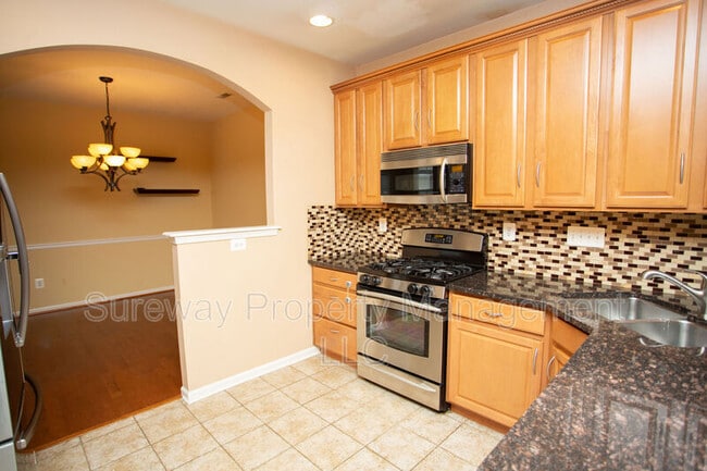 Building Photo - 42 Tudor Ct