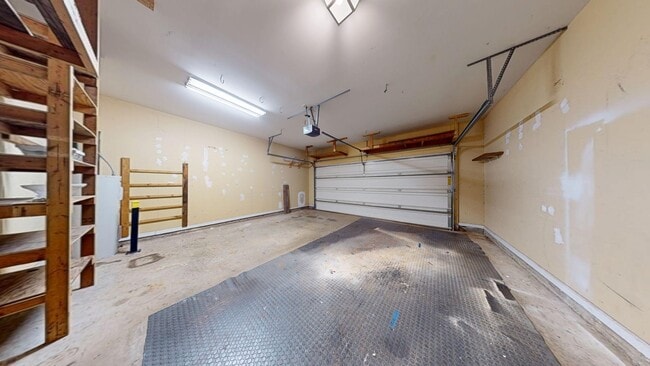 Building Photo - Nice 4 Bedroom Home in Solamere