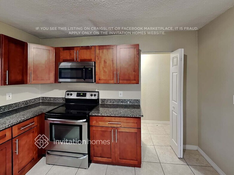 Building Photo - 7560 Pierce St