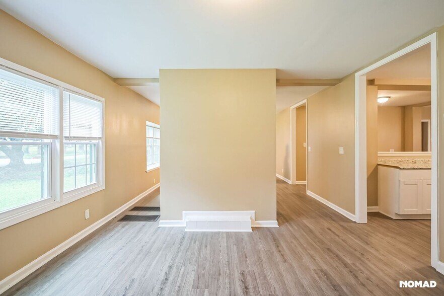 Building Photo - 1461 Centra Villa Dr SW