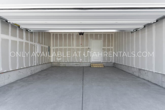 Building Photo - 100 Riverside Drive