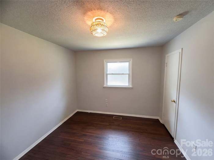 Building Photo - 120 Sunset Ln