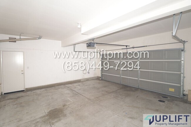 Building Photo - 4 bedroom 2.5 bathroom home in Chula Vista...