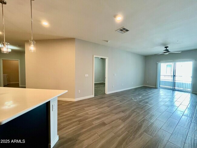 Building Photo - 2511 W Queen Creek Rd
