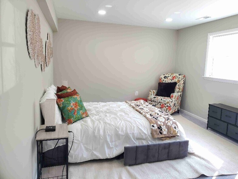 Building Photo - 1706 Taylor Ave