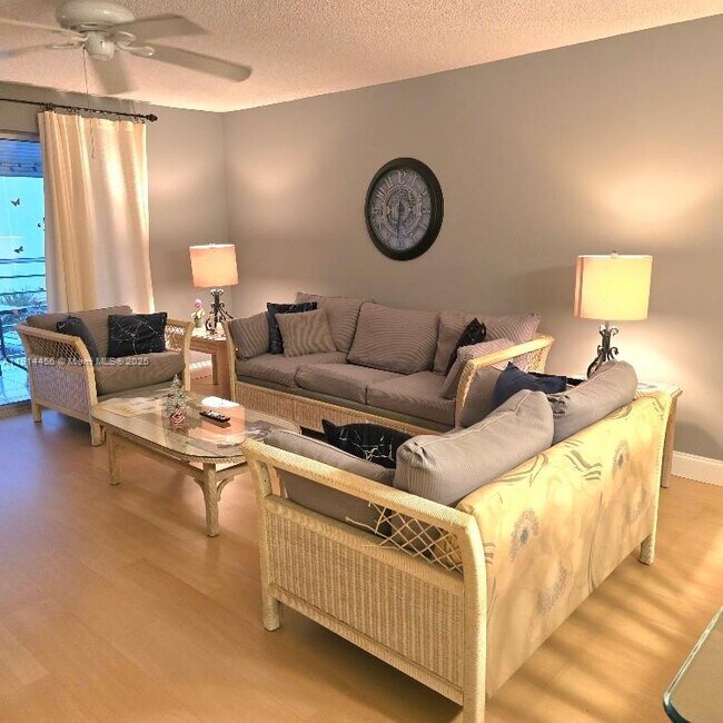 Building Photo - 200 SE 5th Ave