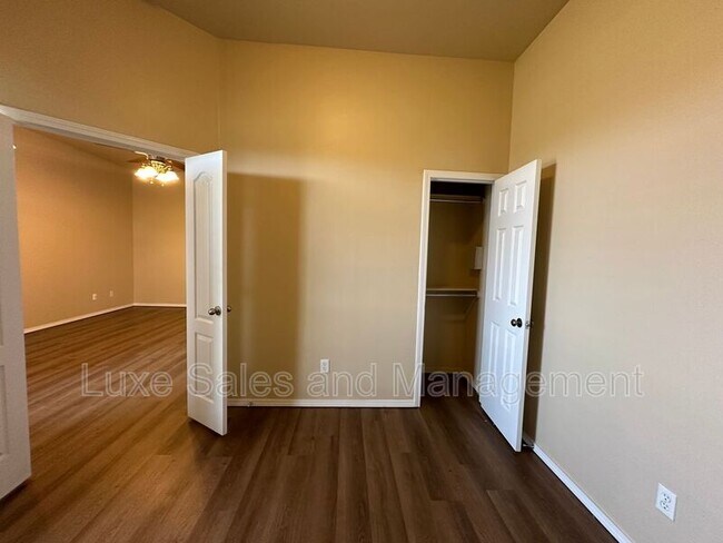 Building Photo - 706 Rockridge Cir