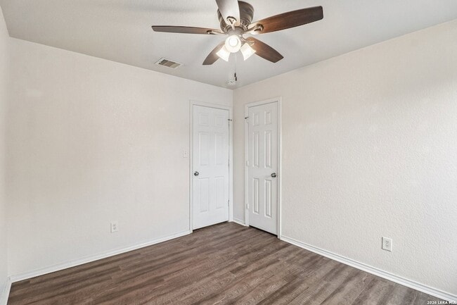 Building Photo - 407 Amberdale Oak