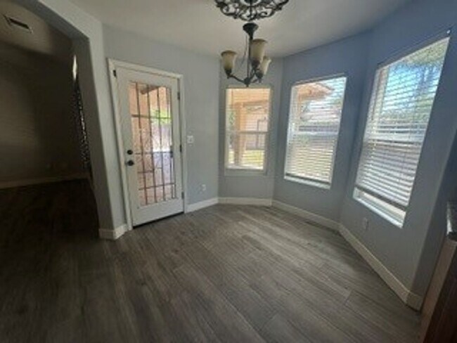 Building Photo - Must-see home located in the Northwest, SOLAR!!