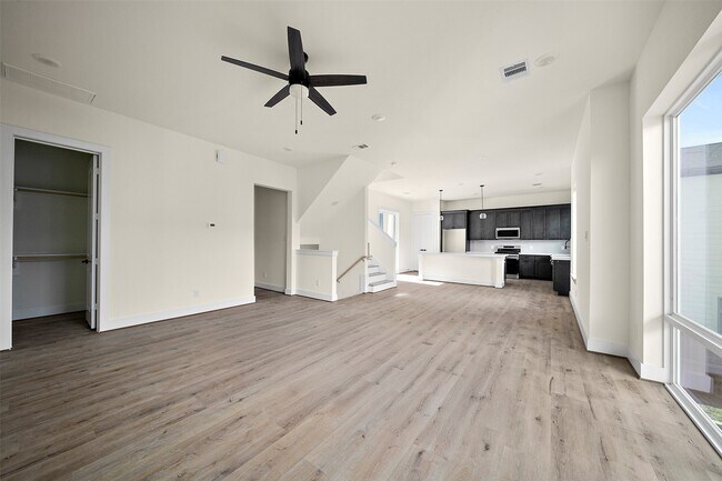 Building Photo - 2722 Nagle St