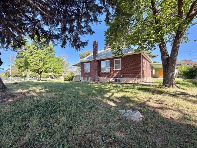 Building Photo - Inviting Holladay Home with Large Yard, Carport & Extra Parking