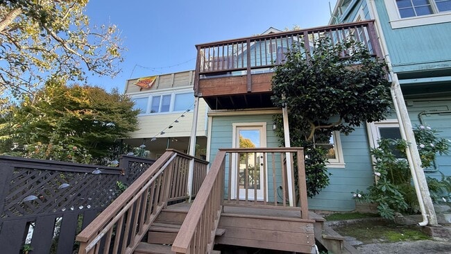 Building Photo - Epic REA - Rare Find Cozy and Update 2BR /...