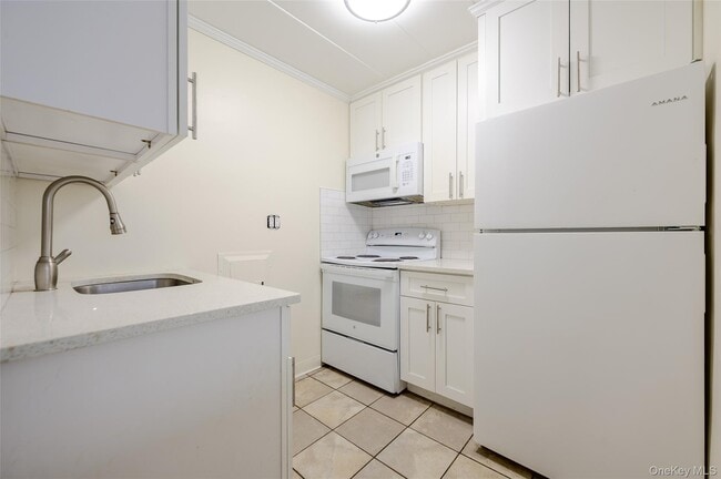 Building Photo - 3 Duryea Pl