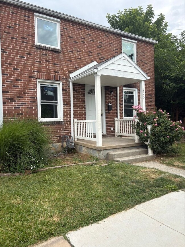 Building Photo - Available Now 2-story. 2 BR w/ Bonus Room