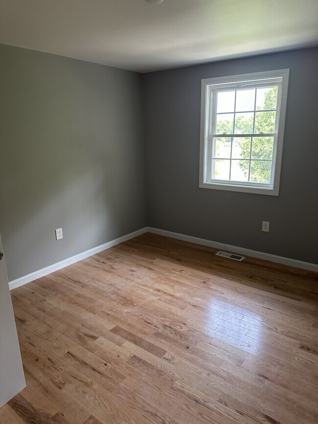 Building Photo - 412 Elmwood Dr