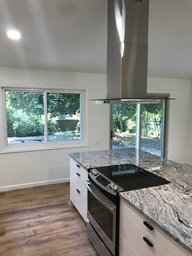 Building Photo - 4 Bed 2 Bath Home in South Boulder!