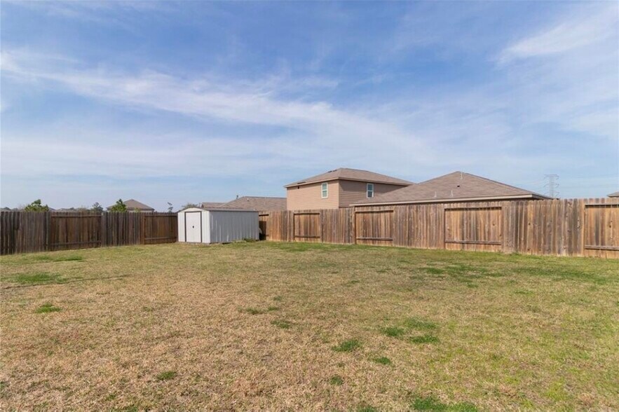 Building Photo - 15310 Albert Oak Dr