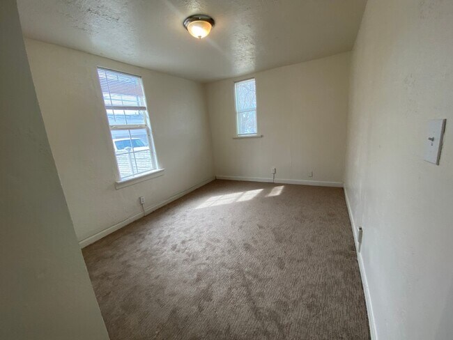 Building Photo - 856 S 900 W