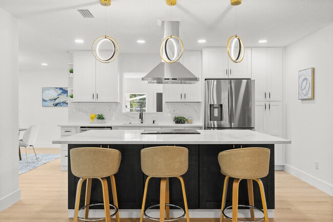 Building Photo - Newly Renovated Pool Home