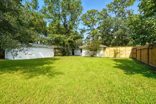 Building Photo - 10615 Twin Oak Dr