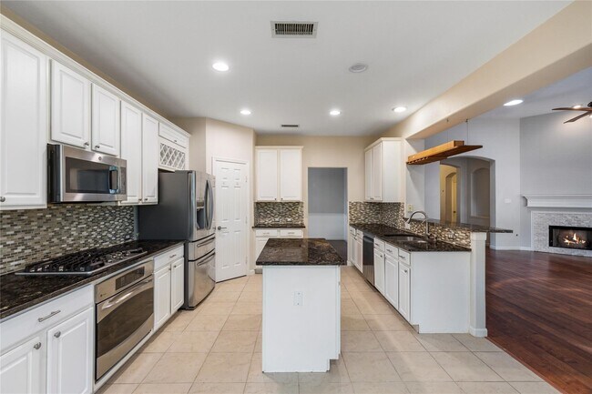 Building Photo - 11 Belcarra Pl