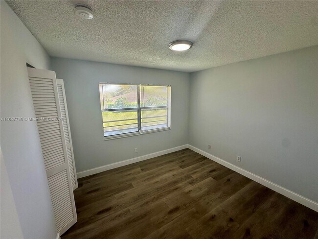 Building Photo - 10722 Royal Palm Blvd
