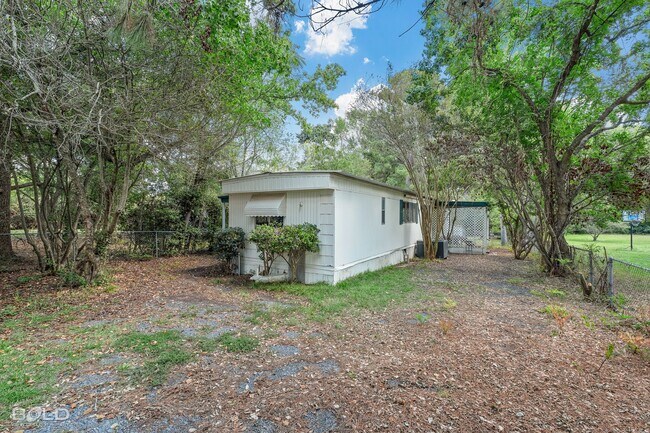 Building Photo - MOVE IN SPECIAL HALF OFF FIRST MONTHS RENT