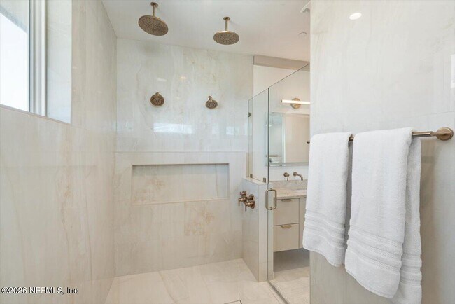 Building Photo - 114 12th Ave S