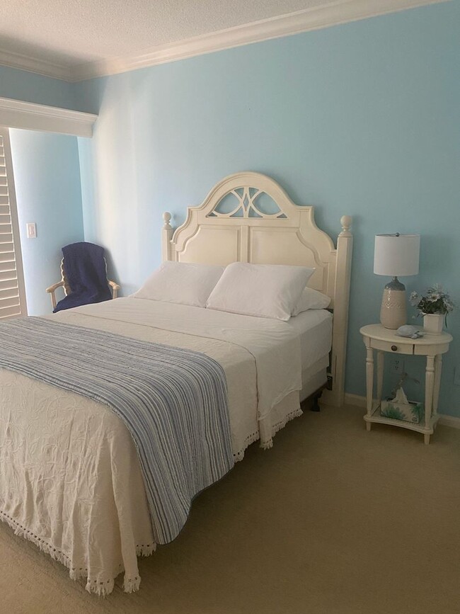 Building Photo - Gulf views from this Cozy 2 Bedroom Condo-...
