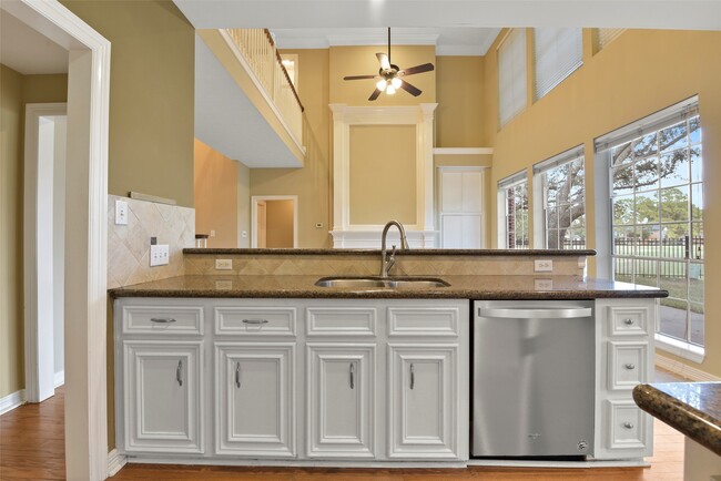 Building Photo - 1915 Lytham Ln