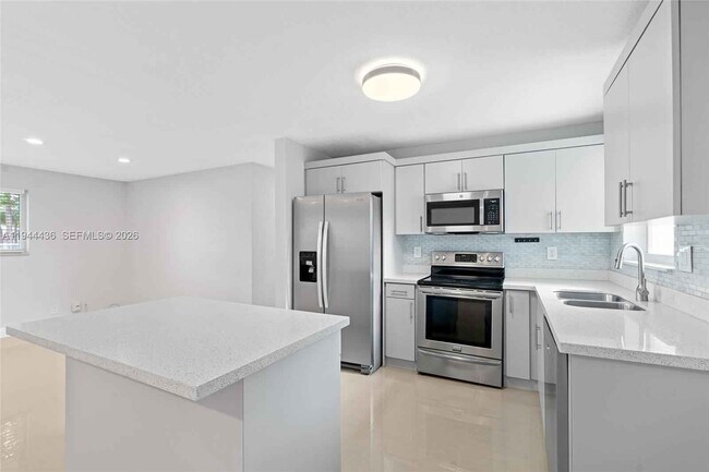 Building Photo - 1472 NE 62nd St