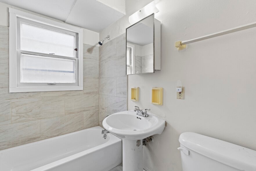 Building Photo - 3216 N Downer Ave