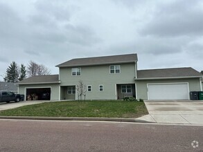 Building Photo - 3 Bedroom Duplex