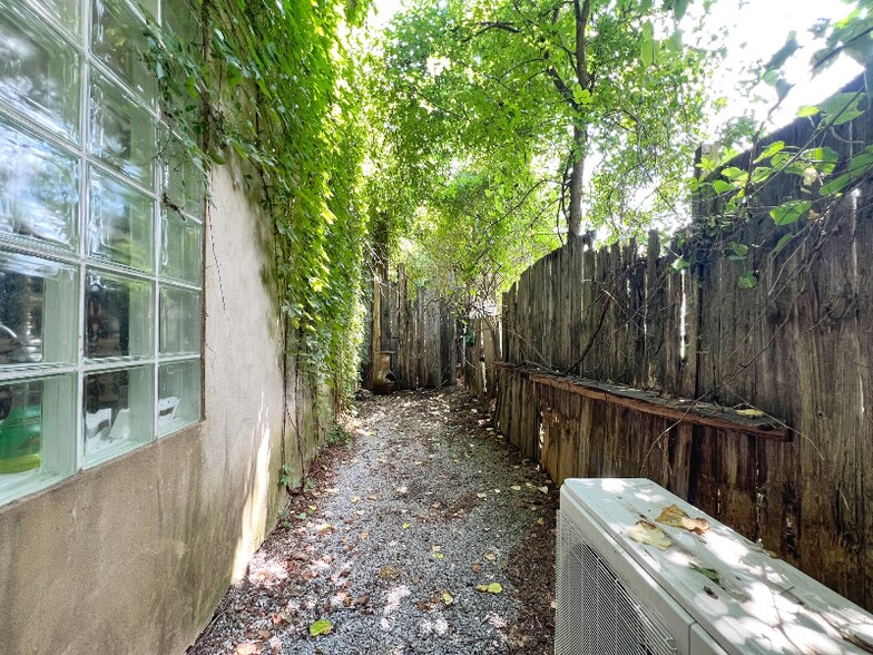 Building Photo - 1279 Kenmore Pl
