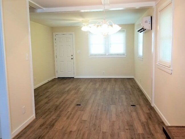 Building Photo - 142 Booker St