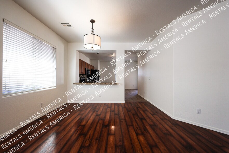 Building Photo - 2010 S Falcon Dr