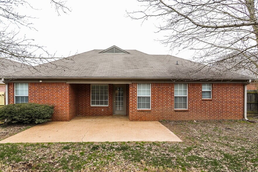 Building Photo - 10255 Green Moss Dr S