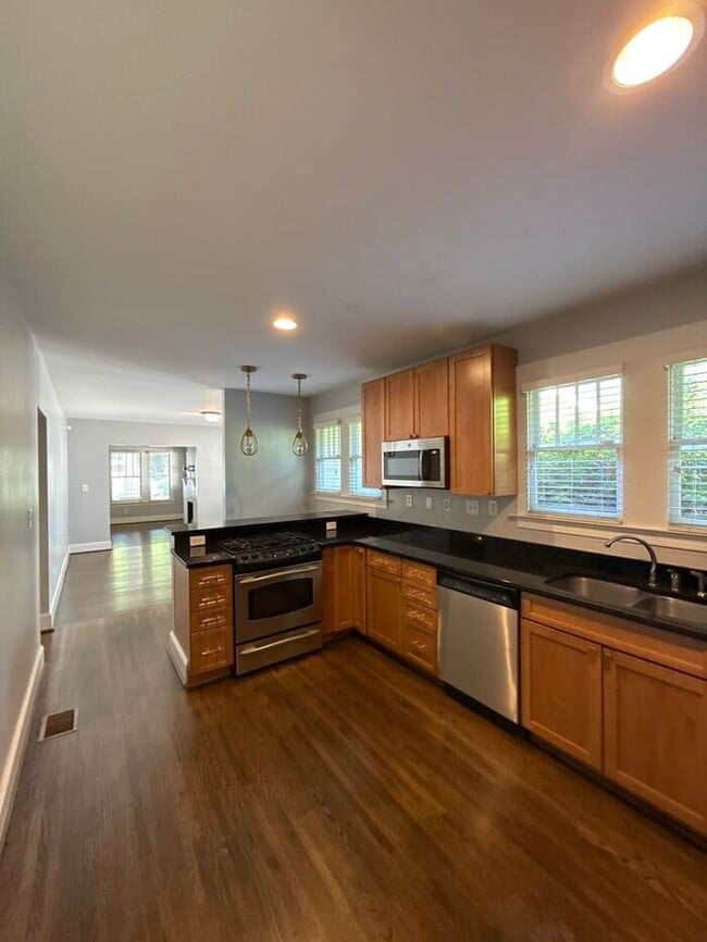 Building Photo - Wesley Heights