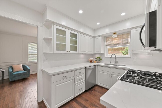Building Photo - 2511 Blue Willow Dr