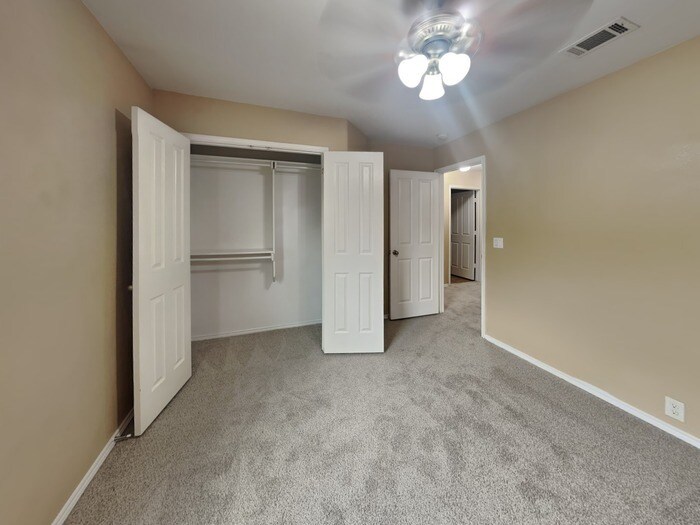 Building Photo - 152 E Kirnwood Dr