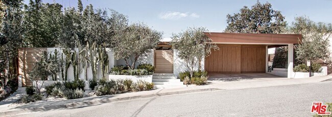 Building Photo - 3539 Beverly Ridge Dr