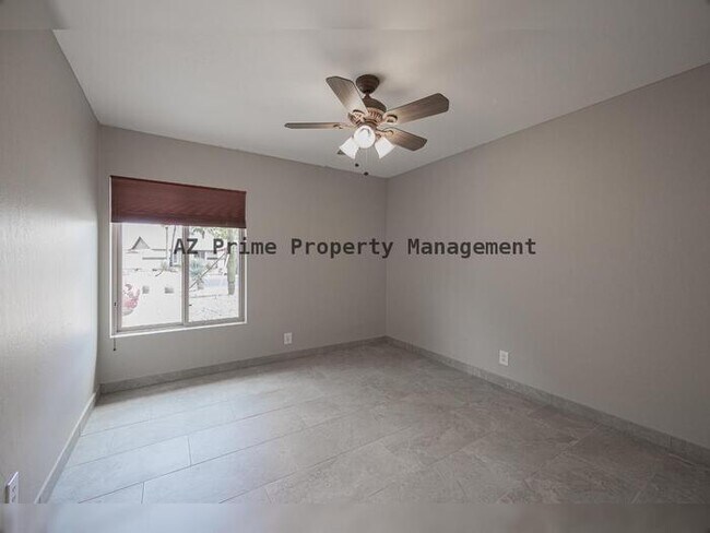 Building Photo - 542 W Pampa Ave