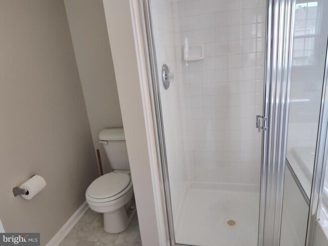 Building Photo - 5032 Finsbury Rd